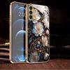 Позолоченный чехол для телефона из закаленного стекла, совместимый с Galaxy S26 S25 S24 S23 S22 Ultra Plus. Имеет модный белый цветочный узор.