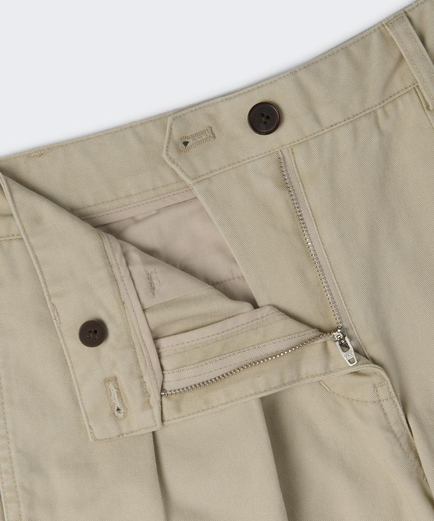 MUSINSA STANDARD WOMAN Women'S Reverse-To-Tuck Wide Chino Shorts [Light Beige]