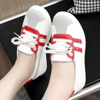 Мода 2025 Весна Новые Женские Белые Кроссовки в Корейском Стиле Толстая Подошва Повседневная Спортивная Обувь для Студентов Наряды в Стиле Уличной Моды для Повседневной Носки