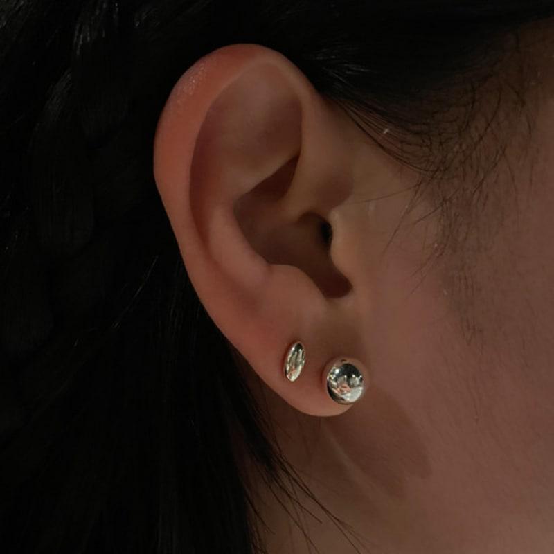 APIOH SILVER BALL EARRING