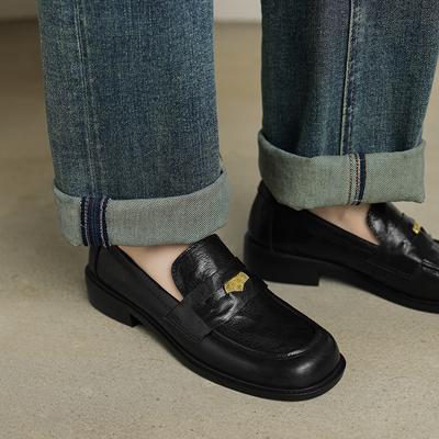 Модная женская новая кожаная овечья кожа круглая голова металлические аксессуары, низкий каблук большой размер, повседневные и удобные одинарные туфли Оксфорды