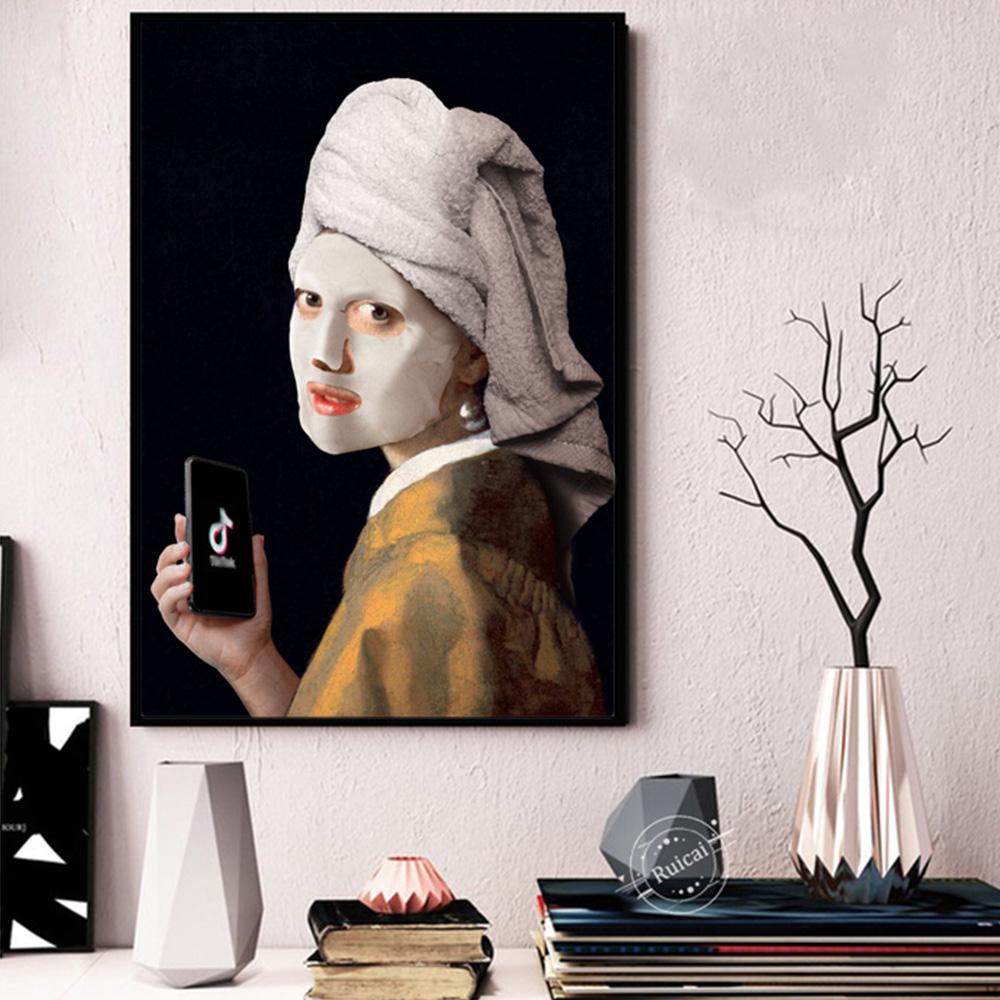 Девушки с жемчужными серьгами наносят маску на лицо. Забавные постеры, настенные художественные принты на холсте, знаменитые классические портреты.