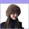 Женская зимняя шапка однотонная для тепла и защиты от ветра
