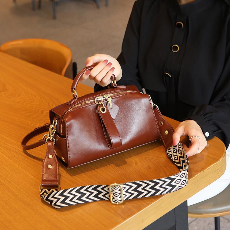 Сумка-подушка Boston на одно плечо, новая винтажная однотонная сумка большой емкости с широким плечевым ремнем, маленькая квадратная сумка-сумка