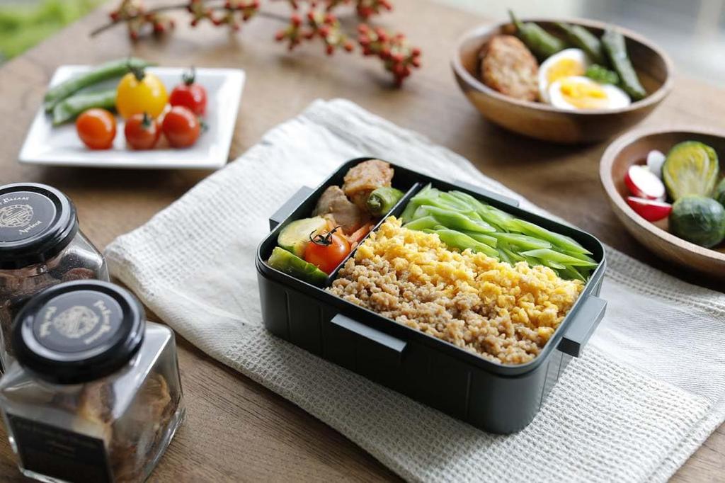 Skater Bento Box 650ml Antibacterial 4 Point Lock Pingu X Seiji Matsumoto Made In Japan Women's YZFL7AG-A