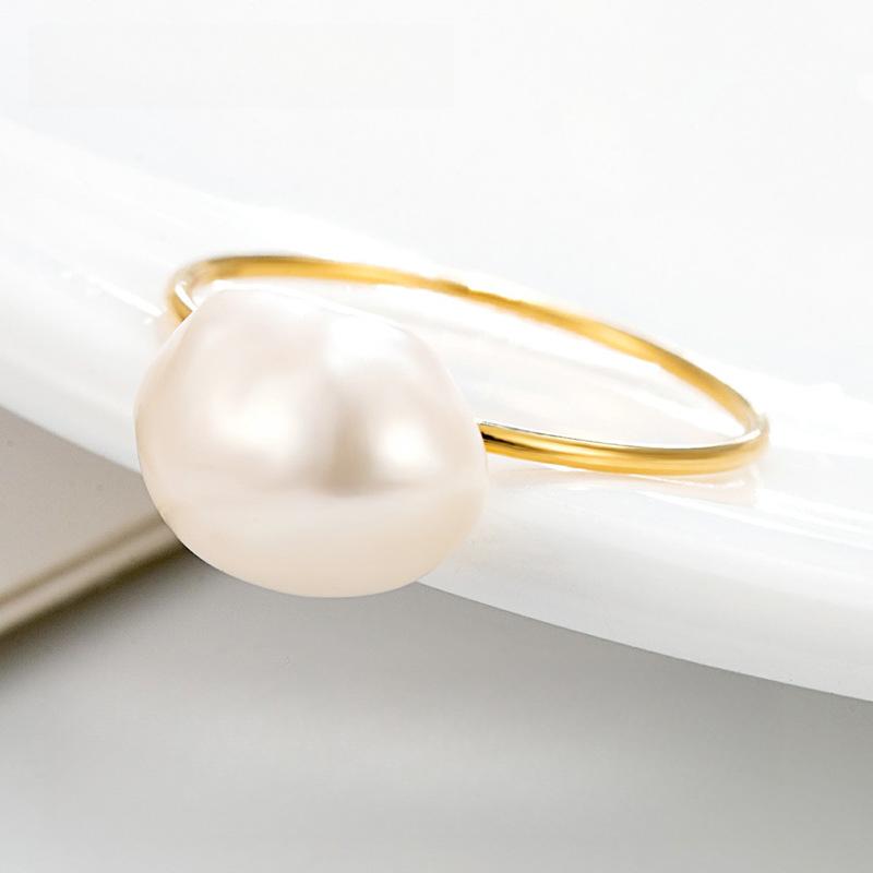 Кольцо с натуральным барочным жемчугом Женское простое кольцо высокого класса Титановая сталь с покрытием Высокая цветостойкость Ювелирные изделия