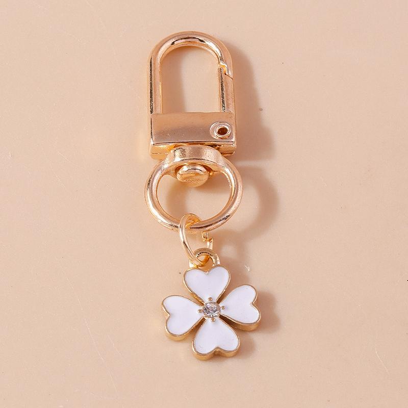 Lovely Candy Color Daisy Flower Keychain for Women Girls Keyring Pendants for Car Keyholder Handbag Decor DIY Jewelry Gifts