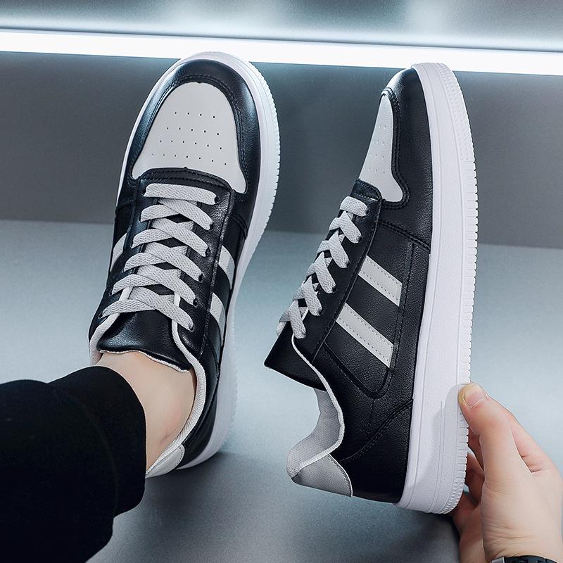 White Shoes for Men's New Trendy Brand Casual Shoes Flat Sole Breathable Sports Soft Sole Korean Style Student Height Enhancement Shoes