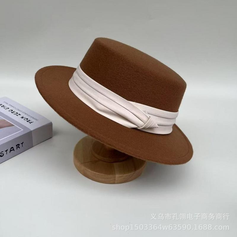 French retro flat hat women's winter fashion versatile face small top hat outdoor warm woolen sun hat tide