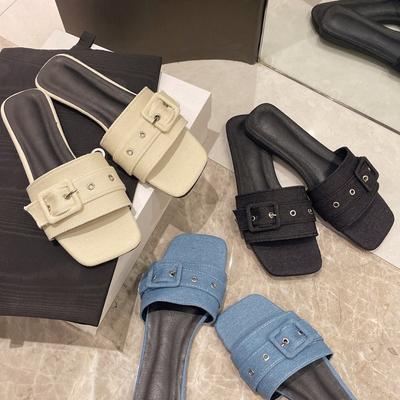 Шлепанцы с пряжкой большого размера, на одно слово, для женской летней носки, новые модные универсальные пляжные прохладные шлепанцы на плоской подошве, нескользящие