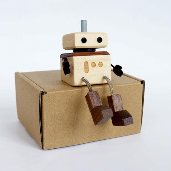 Car Air Fresheners Wooden Robot Figurine with Swinging Legs Car Outlet Ventilation Perfume Clips Car Dashboard Decoration