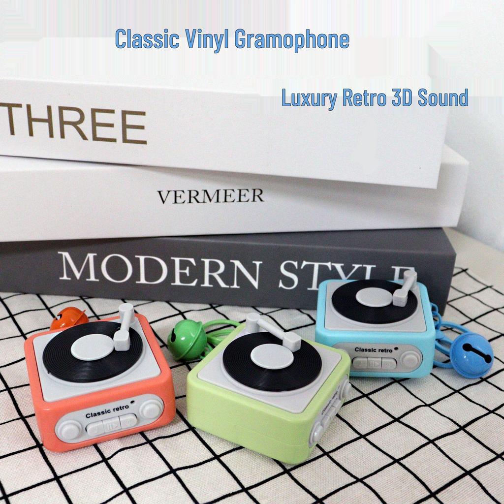 Retro Gramophone Keychain with Music Box - Creative and Fun Gift