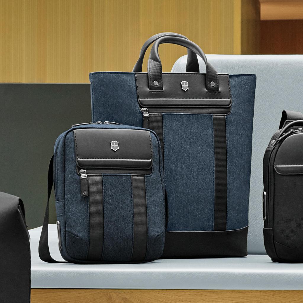 Архитектура Urban2 Архитектура Urban 2 Сумка через плечо с карманом для 10-дюймового плеча, антибактериальная синяя 612675 [Victorinox] Сумка,