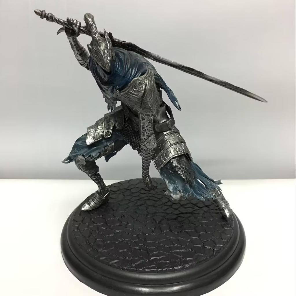 BANDAI 14CM Anime Game Dark Souls Kishi Artorias Figure Dark Souls Sculpt Collection Standing Model Toy Gift Aciton Figure