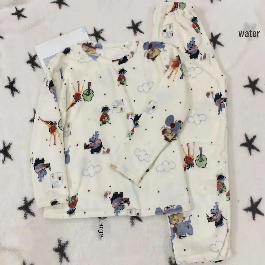 Women's Cartoon Giraffe Flannel Pajamas - Thick, Warm Coral Fleece Leisure Suit for Autumn & Winter