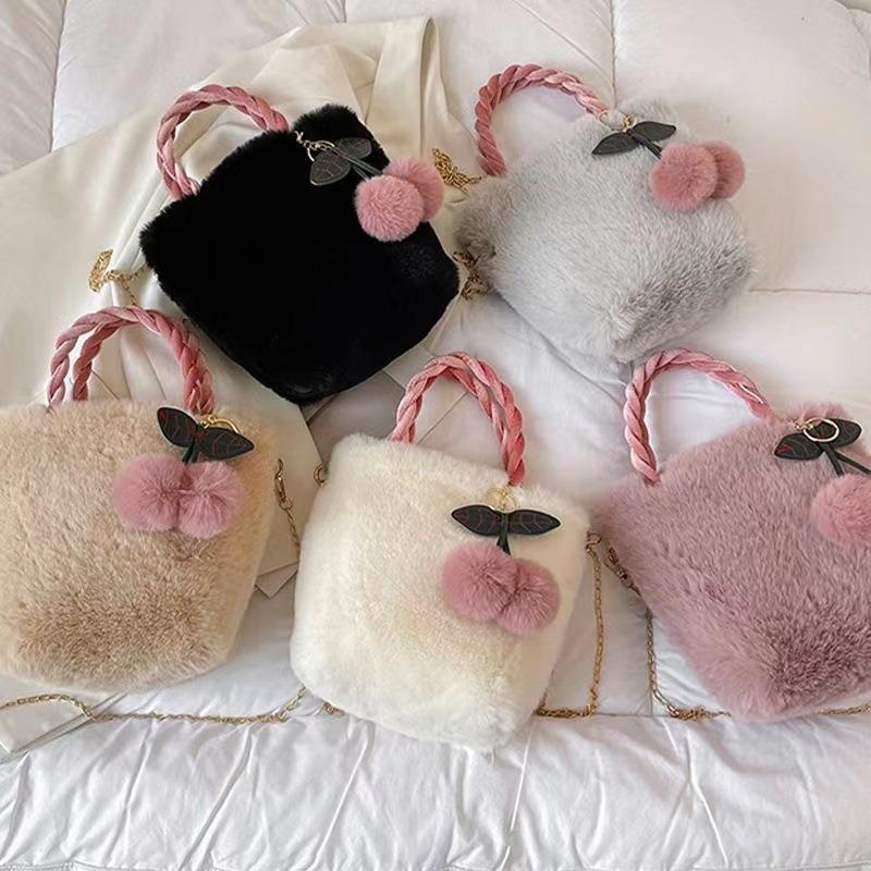 Плюшевая сумка осень и зима новая вишневая плюшевая сумка на одно плечо косая пролетная модная универсальная плюшевая сумка женская сумка