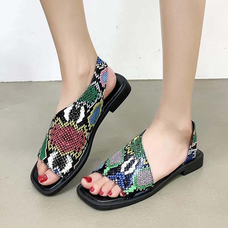 Горячая распродажа модной женской обуви 2024 года, новые женские сандалии с открытым носком, модные повседневные сандалии разных цветов, летние повседневные сандалии больших размеров на плоской подошве