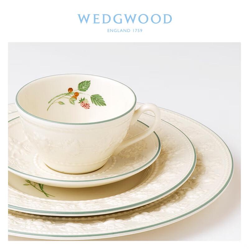 Wedgwood Радостный праздничный малиновый набор посуды из 4 предметов