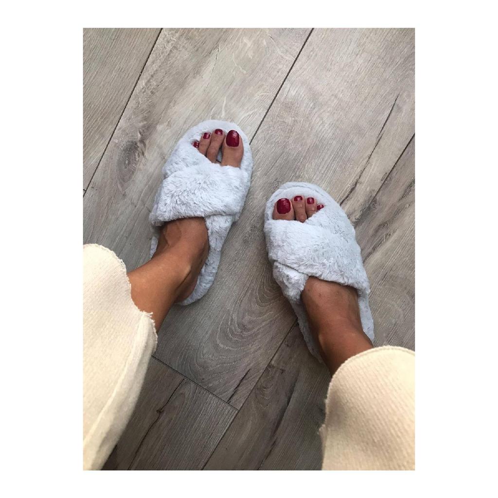 Бело-кремово-бежевые пушистые домашние тапочки
