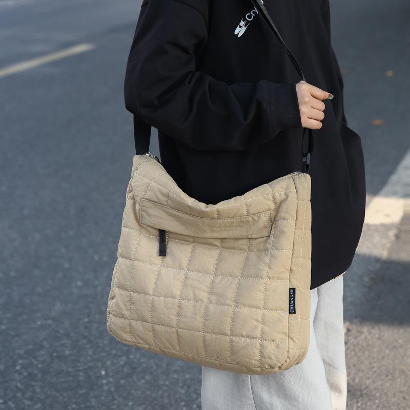 Cotton-Filled Tote Bag, Large-Capacity Cotton-Padded Shoulder Messenger Bag, Loose Feeling, Zipper, Autumn And Winter College Student Self-Study Bag