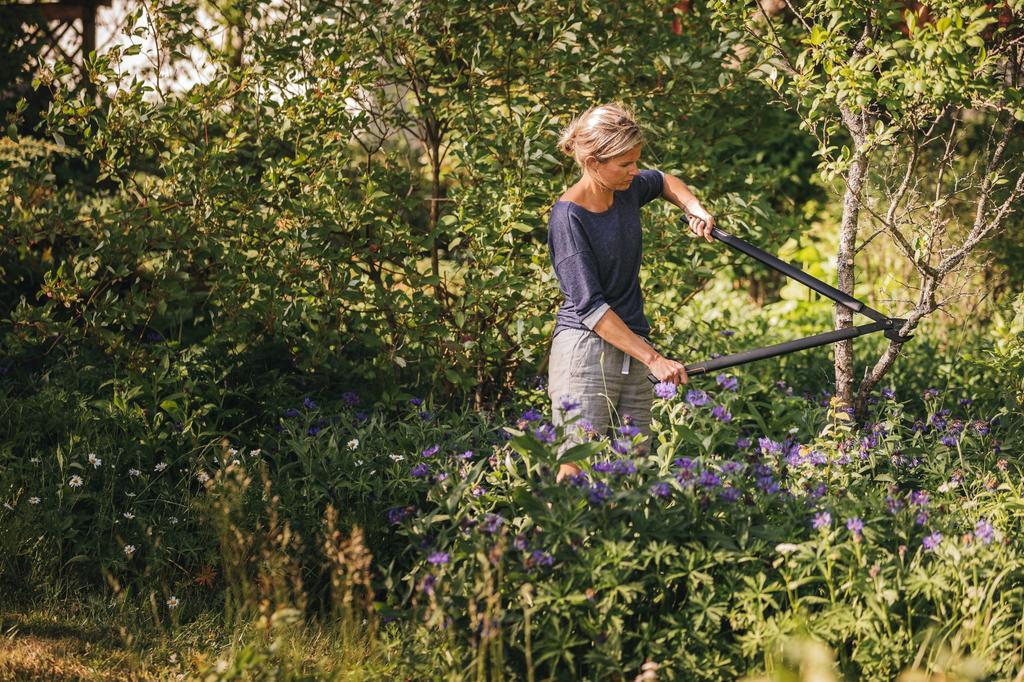 Fiskars Powergear Two-Handed Anvil Garden Pruner for Hard Branches