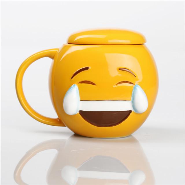 Мультяшная керамическая кружка-эмодзи с улыбающимся лицом и крышкой для офисного использования