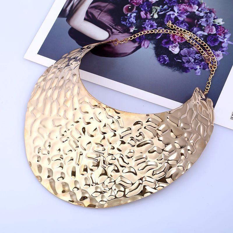Embossed Fashionable Colorful Metal Disc Design Women Necklace For Style Vintage