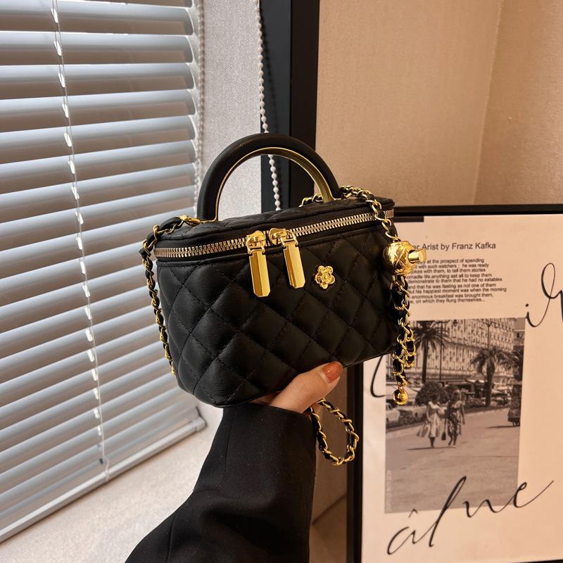 Small Box Cosmetic Bag Women's 2025 New Textured Portable Messenger Bag Versatile Diamond Chain Bag