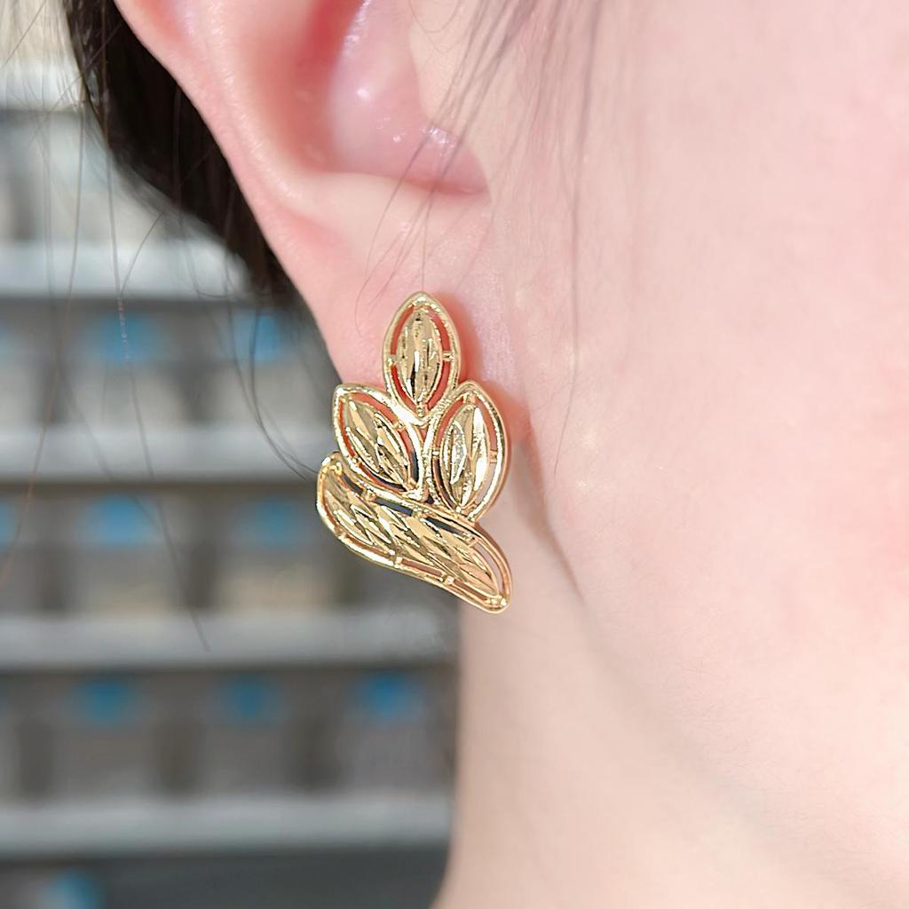 CMM 2PCS Retro Palace Jewelry Set Golden Leaf Shape Brushed Craft Clavicle Chain Pendant Necklace Earrings Women's Party Jewellery Accessories