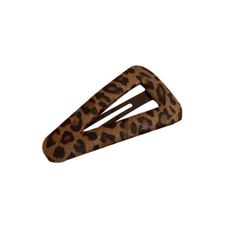 Leopard Print BB Clip: Retro, Versatile Fabric Hair Accessory for Autumn/Winter