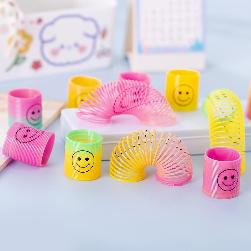 Подарки на вечеринки Радужный круг детские игрушки Радужная спираль Детская пружинная спираль Детские развивающие игрушки Маленькие/Средние/Большие Цвет случайный