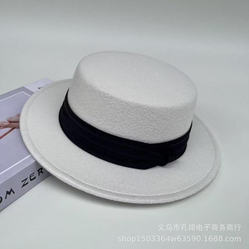 French retro flat hat women's winter fashion versatile face small top hat outdoor warm woolen sun hat tide