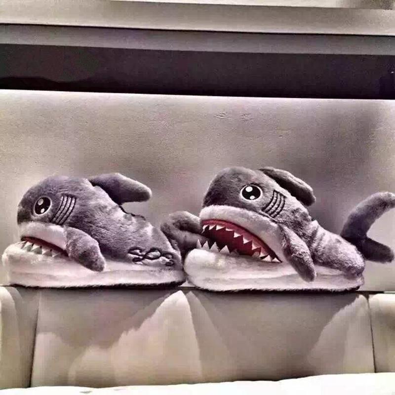 2024 Winter Slippers Women and Men Fashion Shark Slipper Cotton Warm Indoor Slippers Lovely Cartoon Women Slippers Unise 899