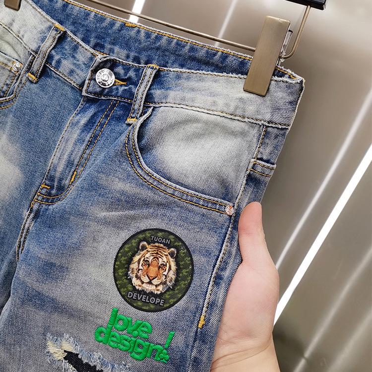 Модные мужские облегающие джинсы с вышивкой и стильными рваными деталями