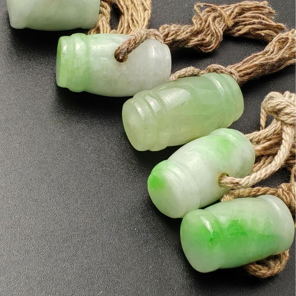 Антикварные бусины из нефрита в форме поясного барабана, 2 см x 1,4 см