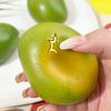 Манго-клубничный сквиши: Мягкий мячик-антистресс с текстурой мальтозы, Эстетичная игрушка-фиджет 'Фрукт Таба', Сенсорный офисный сниматель стресса