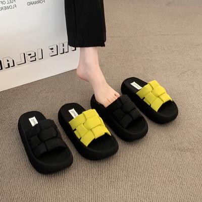 Шлепанцы на толстой подошве женские для улицы 2025 лето новый корейская версия плетеные нескользящие шлепки на перемычке модные сказочный стиль классные шлепанцы