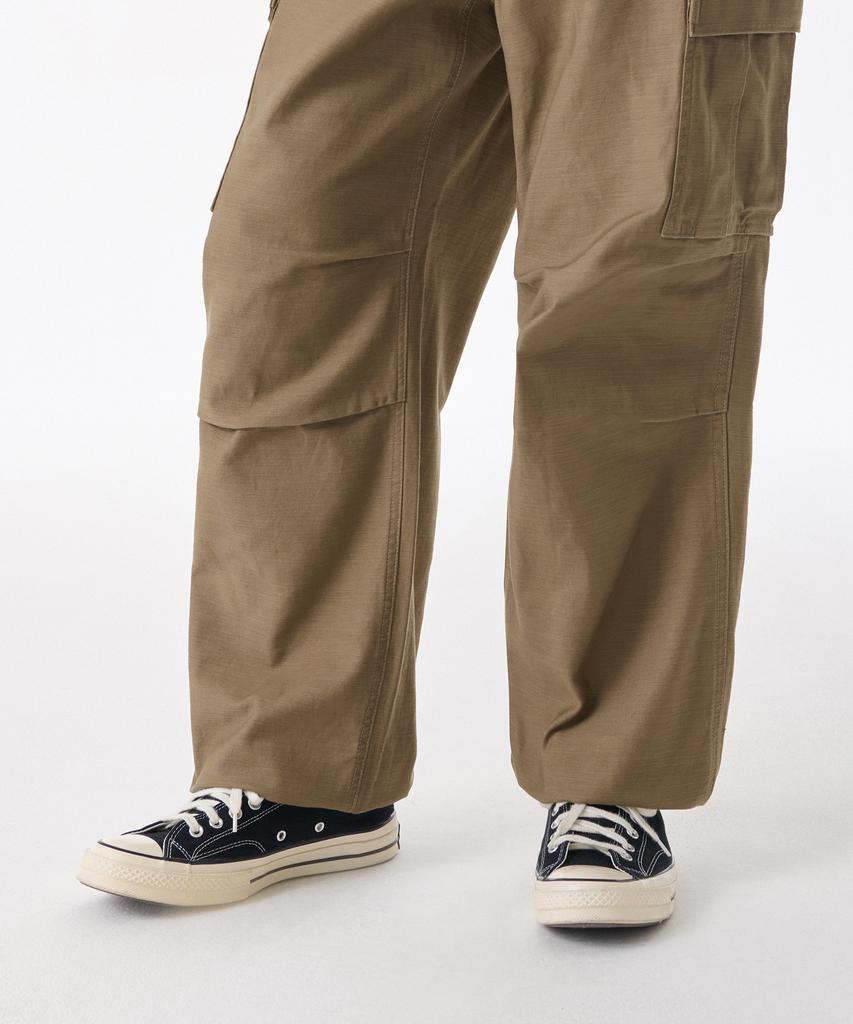 MUSINSA STANDARD Back Satin Parachute Cargo Pants [Sand Beige]