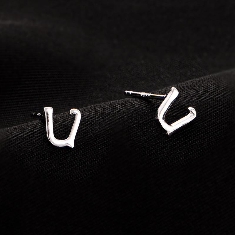Серьги Banyan Tree S925 Silver с английским алфавитом для женщин - маленькие, удобные, одиночные серьги для сна