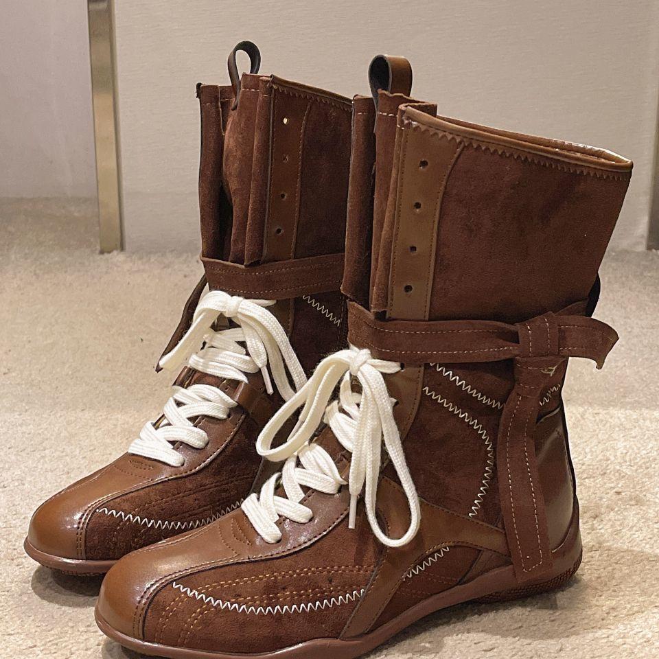 Женские ботинки Мартина 2025 новые корейская версия нишевые круглый носок шнуровка полусапоги нишевый дизайн ретро коричневые боксерские ботинки