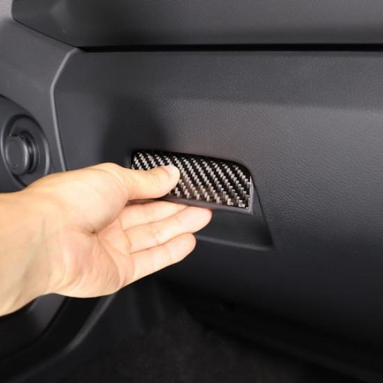 Мягкая отделка ручки ящика для хранения второго пилота из углеродного волокна для Nissan Frontier D41 2024+
