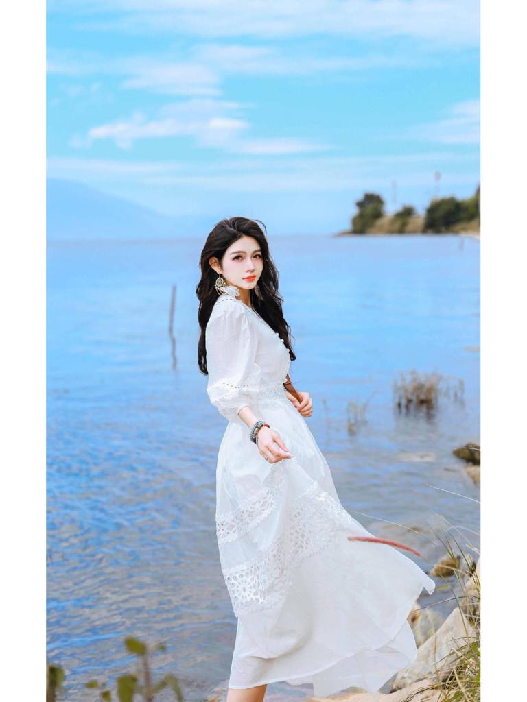 Пляжное платье с V-образным вырезом и рукавами-фонариками, отделанное кружевом ручной работы, в французском стиле с ажурным узором