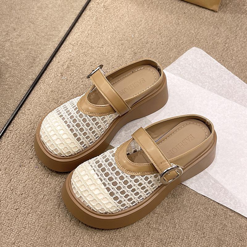 Полушлепанцы с толстой подошвой и закрытым носком женские для улицы 2025 новая летняя мода дышащие сетчатые шлепанцы подошва маффин обувь увеличивающая рост