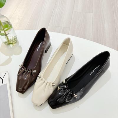 Туфли на каблуке из блестящей лакированной кожи с квадратным носком, осень 2024 г.