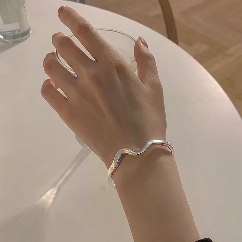 Нерегулярный глянцевый серебряный браслет Mobius, регулируемый индивидуальный браслет для женщин