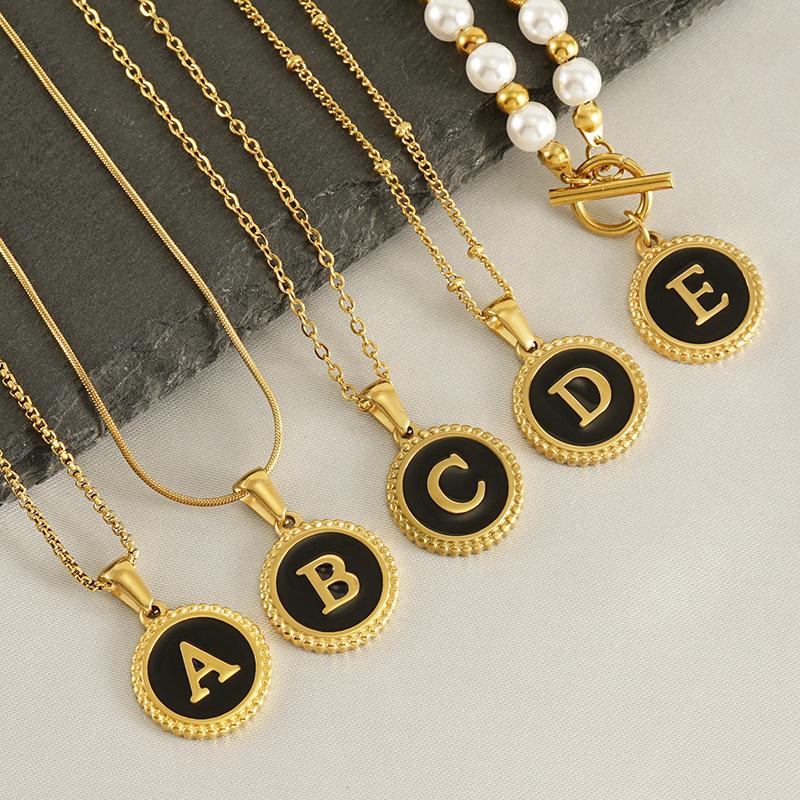Новый кулон с черной буквой в виде капли масла, кружево 18 карат, классический универсальный нишевый дизайн кулона
