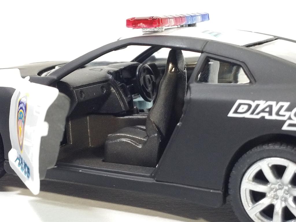 KiNSMART 2009 Nissan R35 Police Edition Scale Metal Model Toy Car with Action GT-R 5-inch 136 Die-Cast Pull-Back
