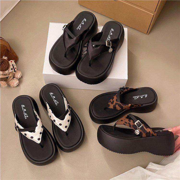 Flip-Flops Women Wear Summer Korean Version Of Black Thick-Bottomed Polka Dots To Increase The Height Of Pinch Feet Seaside Cool Slippers Women