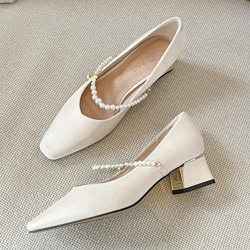Korean version of pearl one-word belt Xiuhe wedding shoes fairy style square head thick heel single shoes female French banquet temperament high heels