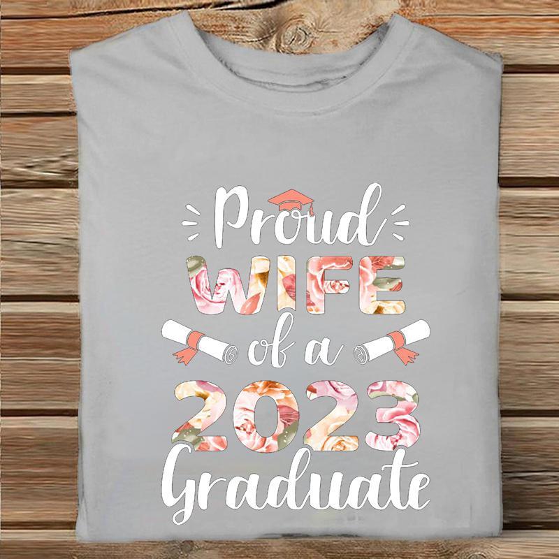 ZIMOXUAN Гордая жена выпускника 2023 года. Забавные футболки «Гордая жена».